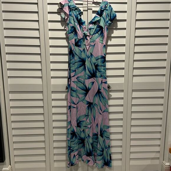 Olivaceous Dresses & Skirts - Olivaceous NWOT Maxi colorful floral Dress with side zipper.